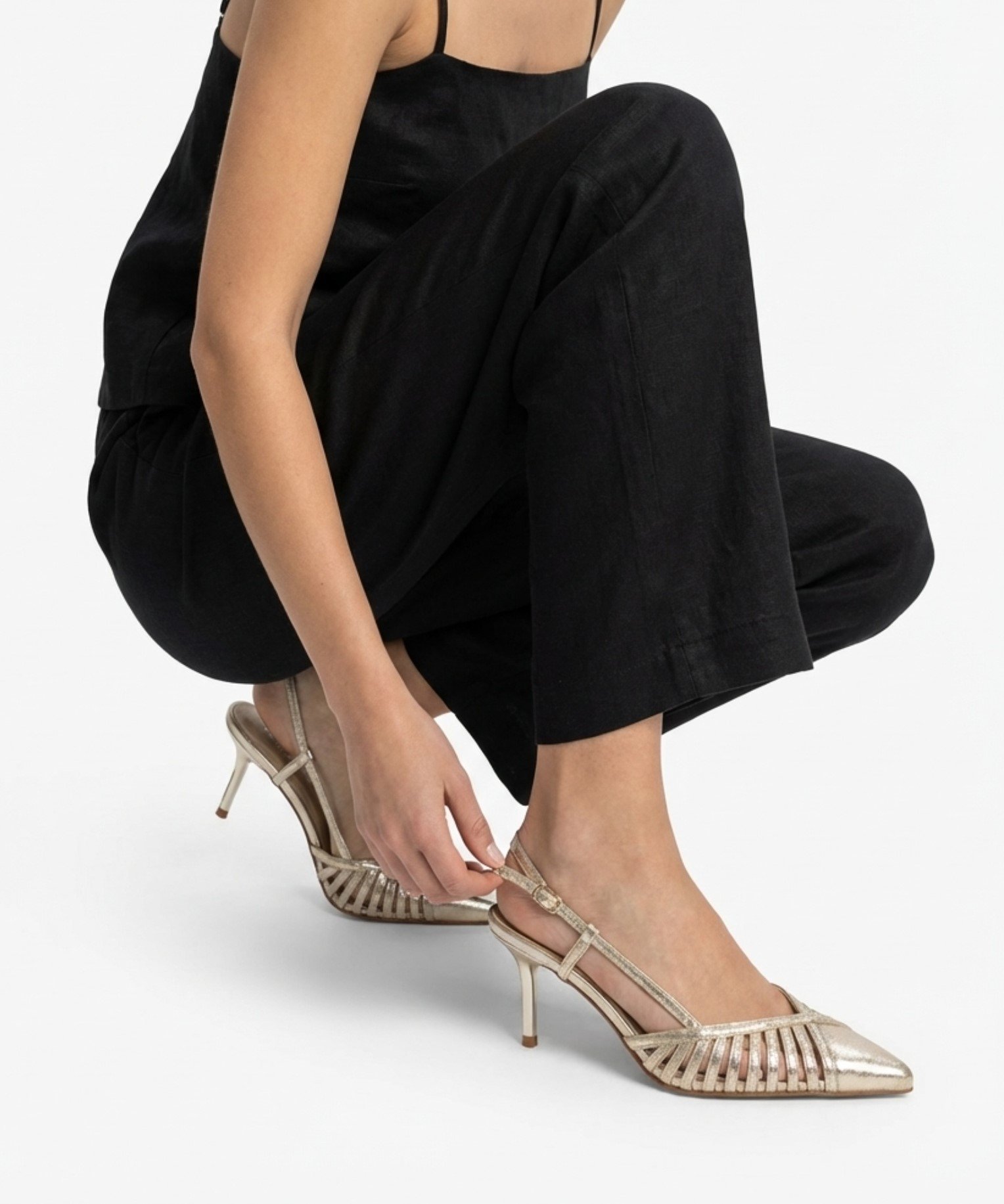 Zapato tac&oacute;n fino tiras